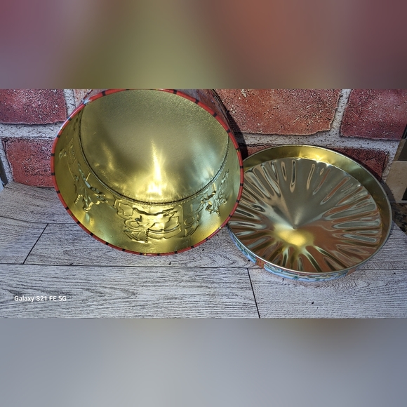 CHURCHILLS OF LONDON CAROUSEL TIN (empty) - Picture 4 of 9